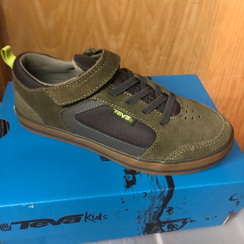 NWT NIB Kids’ Teva Crank C Suede Sneaker - Picture 2 of 7